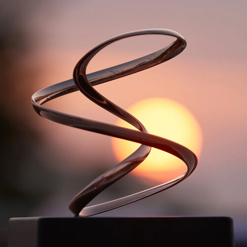 के बारे में नवीनतम कंपनी समाचार Kinetic Art for Every Space: Introducing Our Collection from Desktop to Monumental