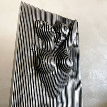 अच्छी कीमत मूर्तिकला डिजाइन निर्माता आधुनिक दीवार सजावटी स्टील मूर्तिकला धातु मूर्ति कलाकृति ऑनलाइन