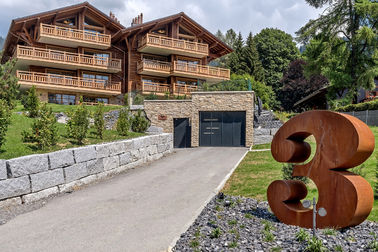 अच्छी कीमत आवासीय सजावट के लिए नंबर 3 डिजाइन कॉर्टेन स्टील मूर्तिकला जंग खाए हुए मूर्तियां ऑनलाइन