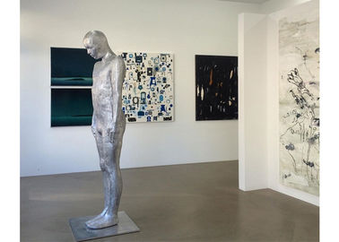 अच्छी कीमत लाइफ साइज मैट फिनिश स्टैंडिंग मैन स्टेनलेस स्टील फिगर Ss मूर्तिकला ऑनलाइन