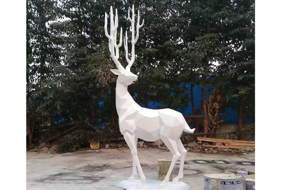 पशु मूर्तिकला आउटडोर शीसे रेशा हिरण मूर्ति सफेद रंग