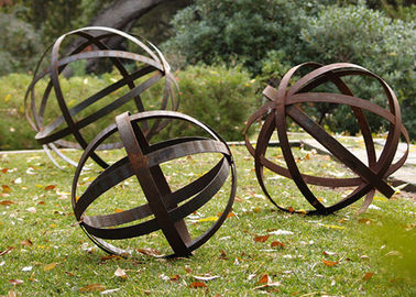 अच्छी कीमत खोखले Corten स्टील लॉन गेंद जंग लगी धातु गार्डन मूर्तियां कस्टम आकार ऑनलाइन