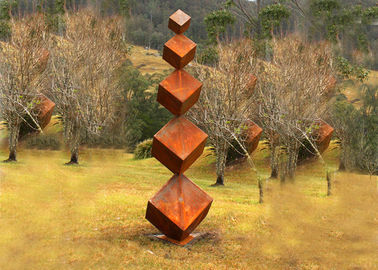 अच्छी कीमत बड़े सजावट क्यूब शेप मेटल गार्डन मूर्तियां Corten Steel Rusty Finish ऑनलाइन