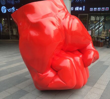 कस्टम सजावटी फाइबरग्लास मुट्ठी मूर्तिकला जीवन आकार मूर्तिकला धातु मूर्ति निर्माता/कारखाना